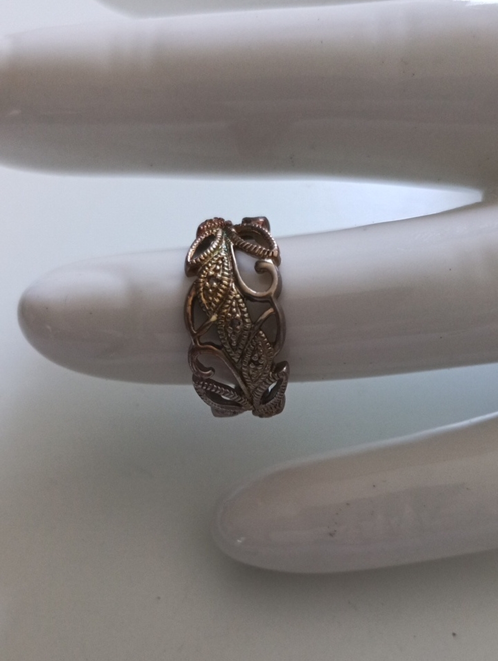 Avon Sterling Silver Genuine Diamond Accent Ring In Gift Box - Size 7